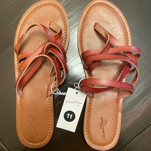 Universal Thread Sandals NWT